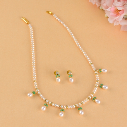 Green Czs Pearls Necklace and Earstuds