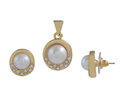 Fresh Water Buttton Pearl Pendants Set with Alloy metal