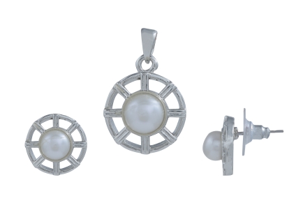 Fresh Water  Pearl Pendants Set with Alloy metal