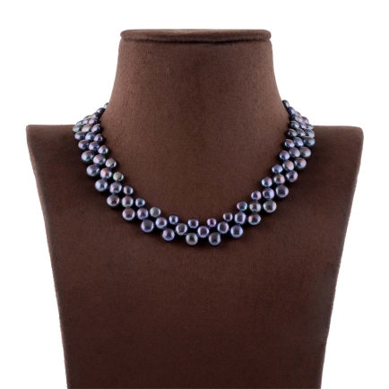 Black Pearl Necklace in Zigzag Motif