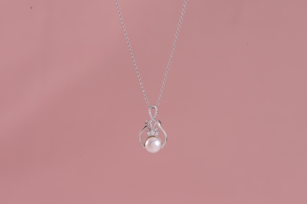 Elegant Pearl Silver Chain