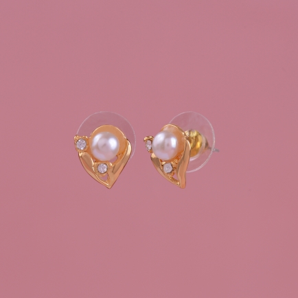 Pearl Stud Earrings with Heart Design