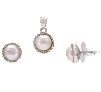 Pearls Pendant set